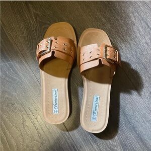 Forever Link Women's Brown Buckle Sandals